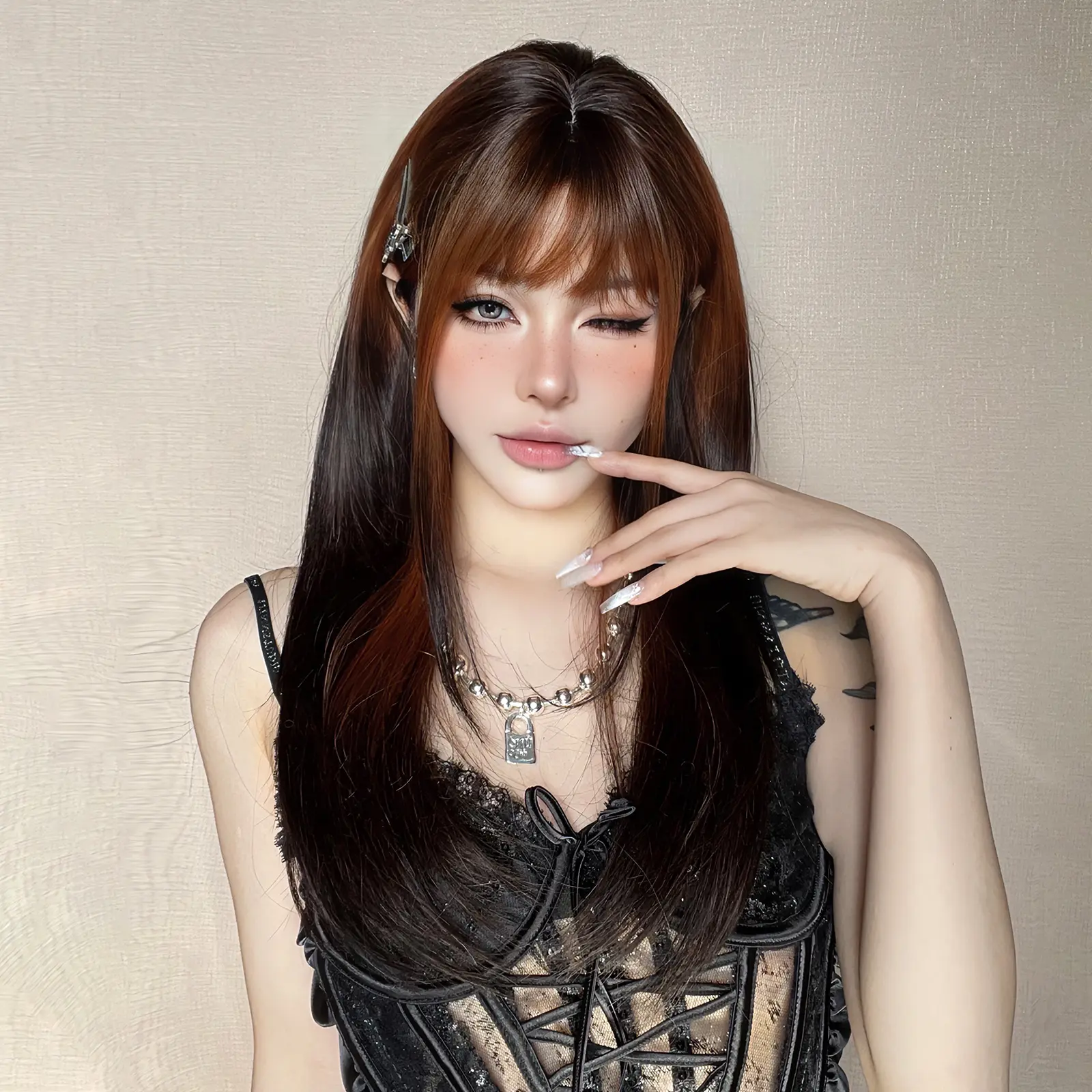 LOUIS FERRE Brown Highlight Cosplay Hair Synthetic Wigs With Bangs For Women Long Straight layered Wigs Heat Resistant Fake Hair