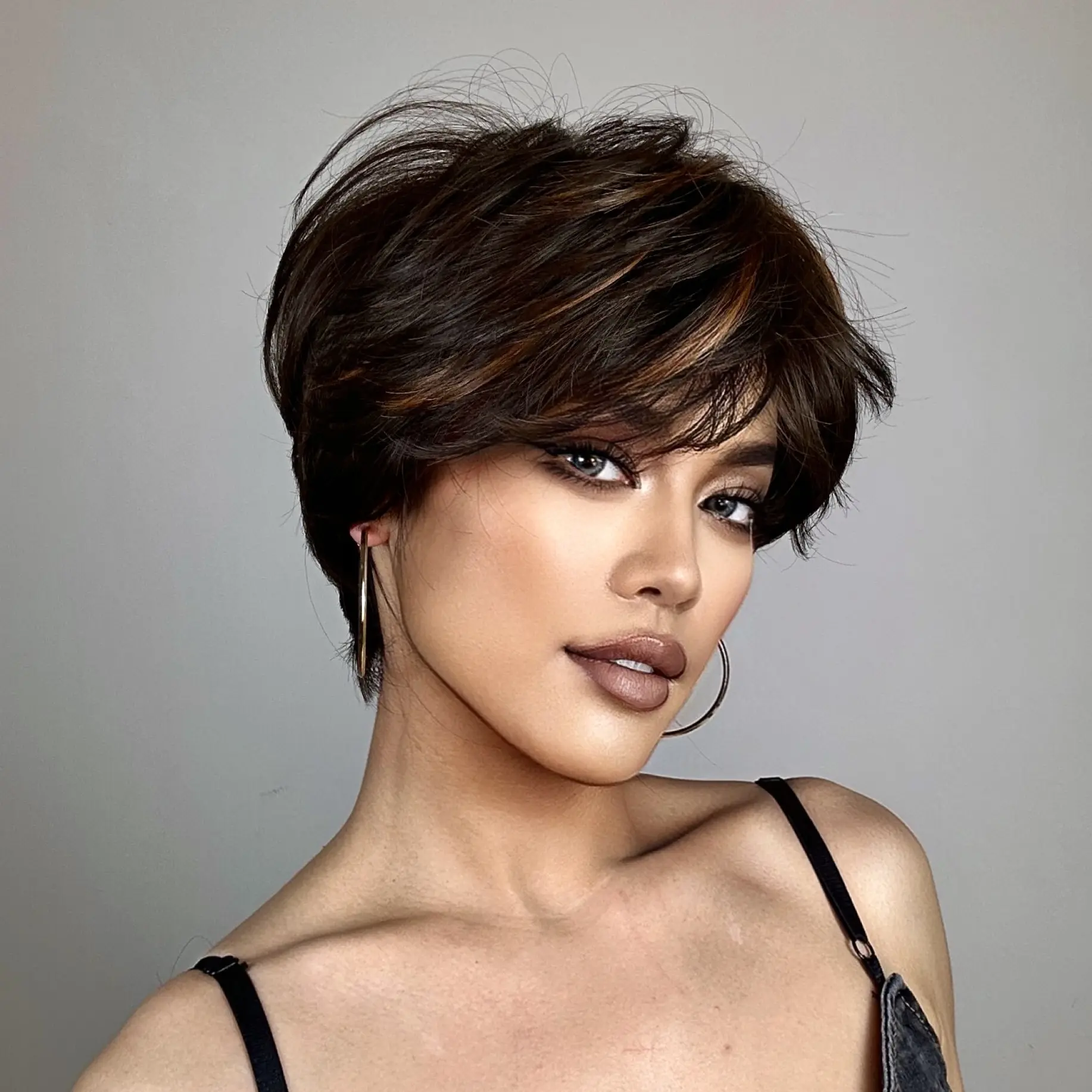 Dark Brown Mixed Copper Highlight Straight Wigs With Bangs Short Pixie Cut Synthetic Wigs for Women Daily Lolita Heat Resistant