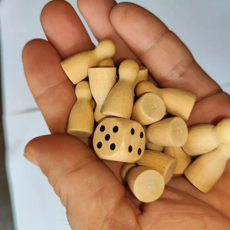16Pcs Children's Humanoid Wooden Puzzle Game Wooden Board Game Chess Pieces Humanoid Checkers Pieces Flying Chess