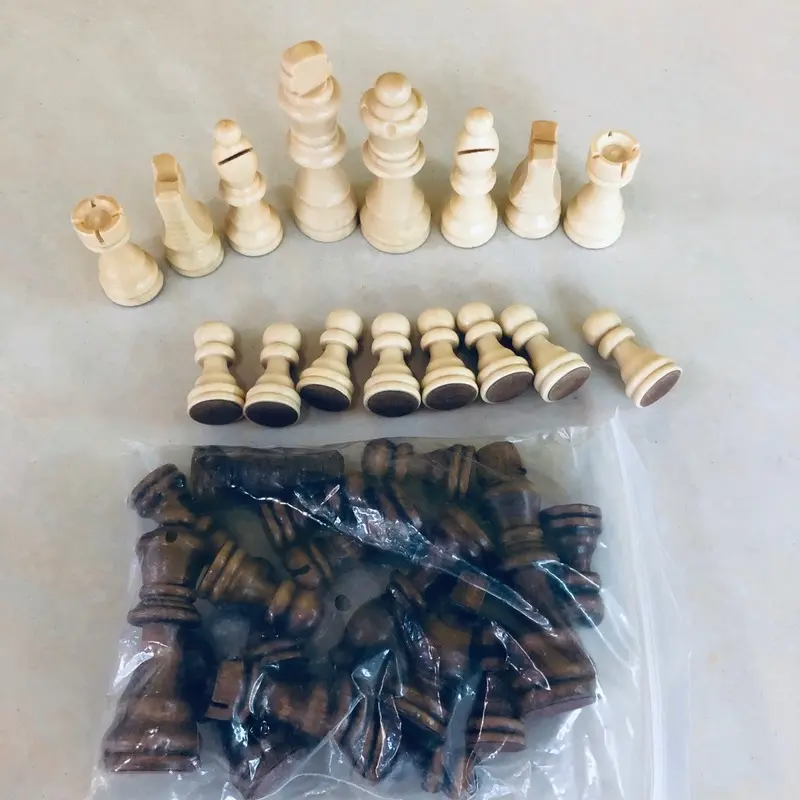 A Set of New 2021 Hot-selling Chess Pieces Original Solid Wood 3 Inch Brown and Wood
