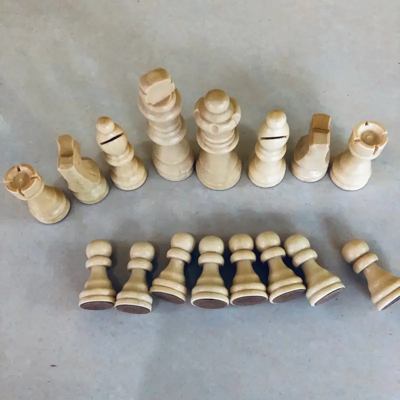 A Set of New 2021 Hot-selling Chess Pieces Original Solid Wood 3 Inch Brown and Wood