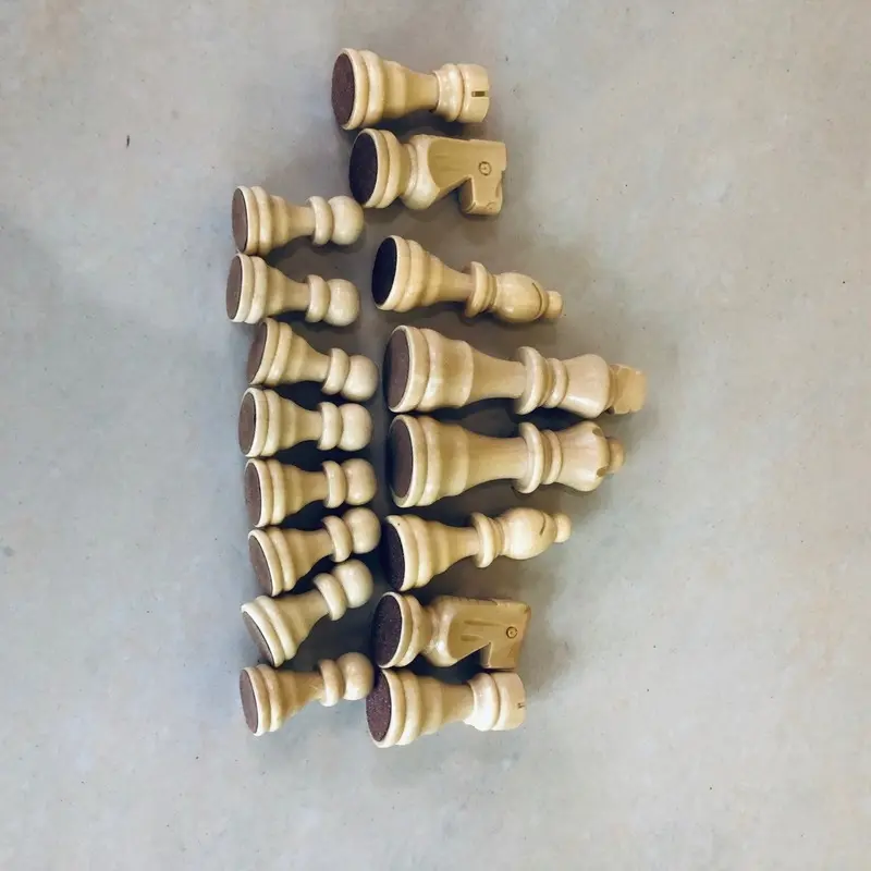 A Set of New 2021 Hot-selling Chess Pieces Original Solid Wood 3 Inch Brown and Wood