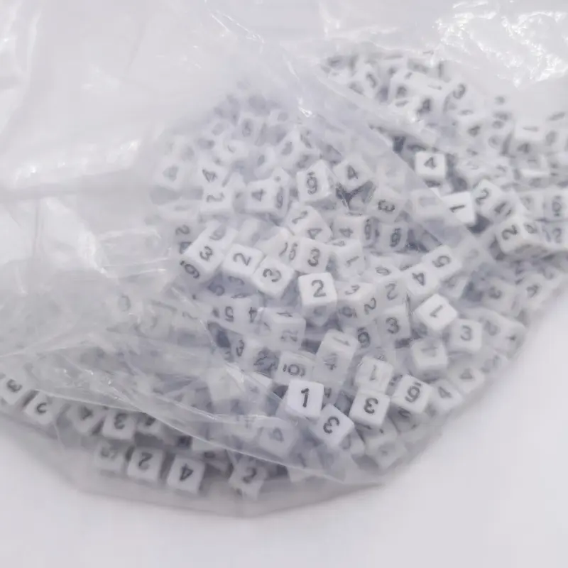 100Pcs/set Digital Square Corner Dice Black Characters on White Background Entertainment Plastic Dice 8mm Teaching Aids