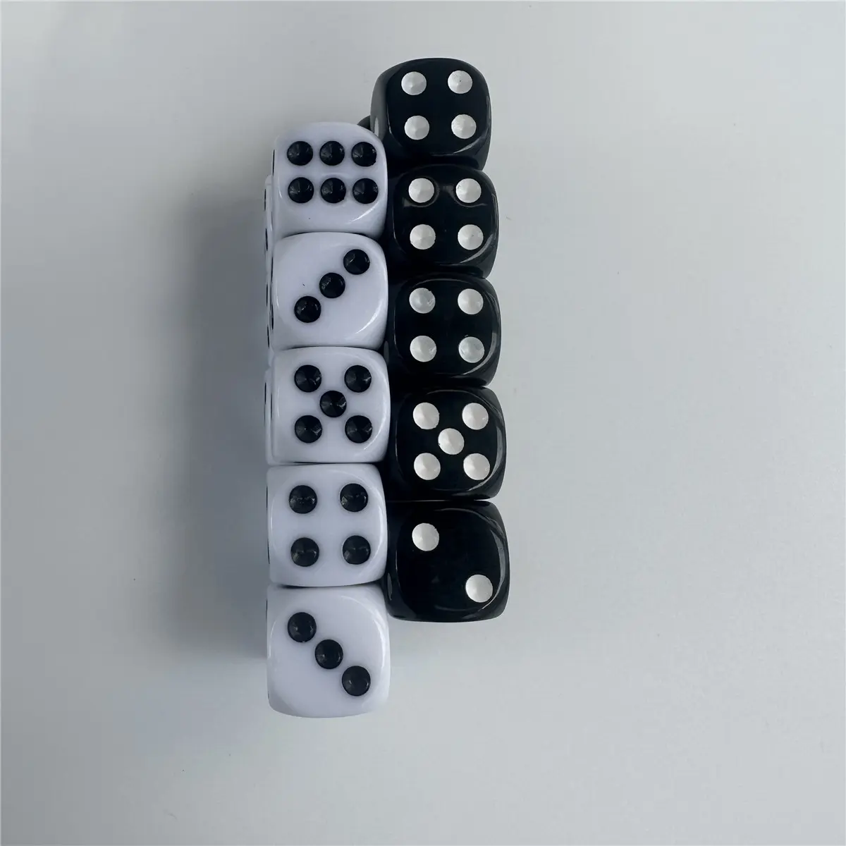 100Pcs/Lot 14/16mm Dice Set White Black Point Drinking Dice Acrylic White Round Corner D6 Points Dice Club Party