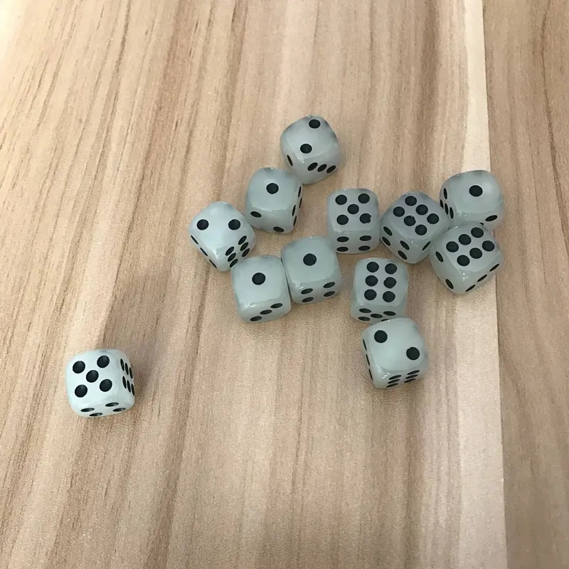 10Pcs/Lot 14mm Luminous Dice Rounded Corners Black Spots Dice Nightclub Bars KTV Boutique Entertainment Glowing Dice Set