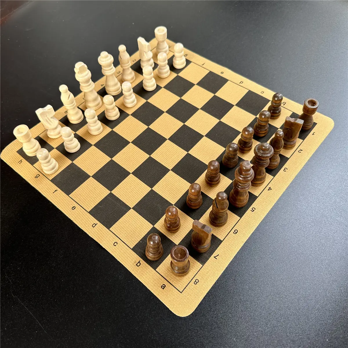 Wooden Chess Box Chess Piece Set 2.5-inch 32 Pieces Portable Tabletop Entertainment Puzzle Game