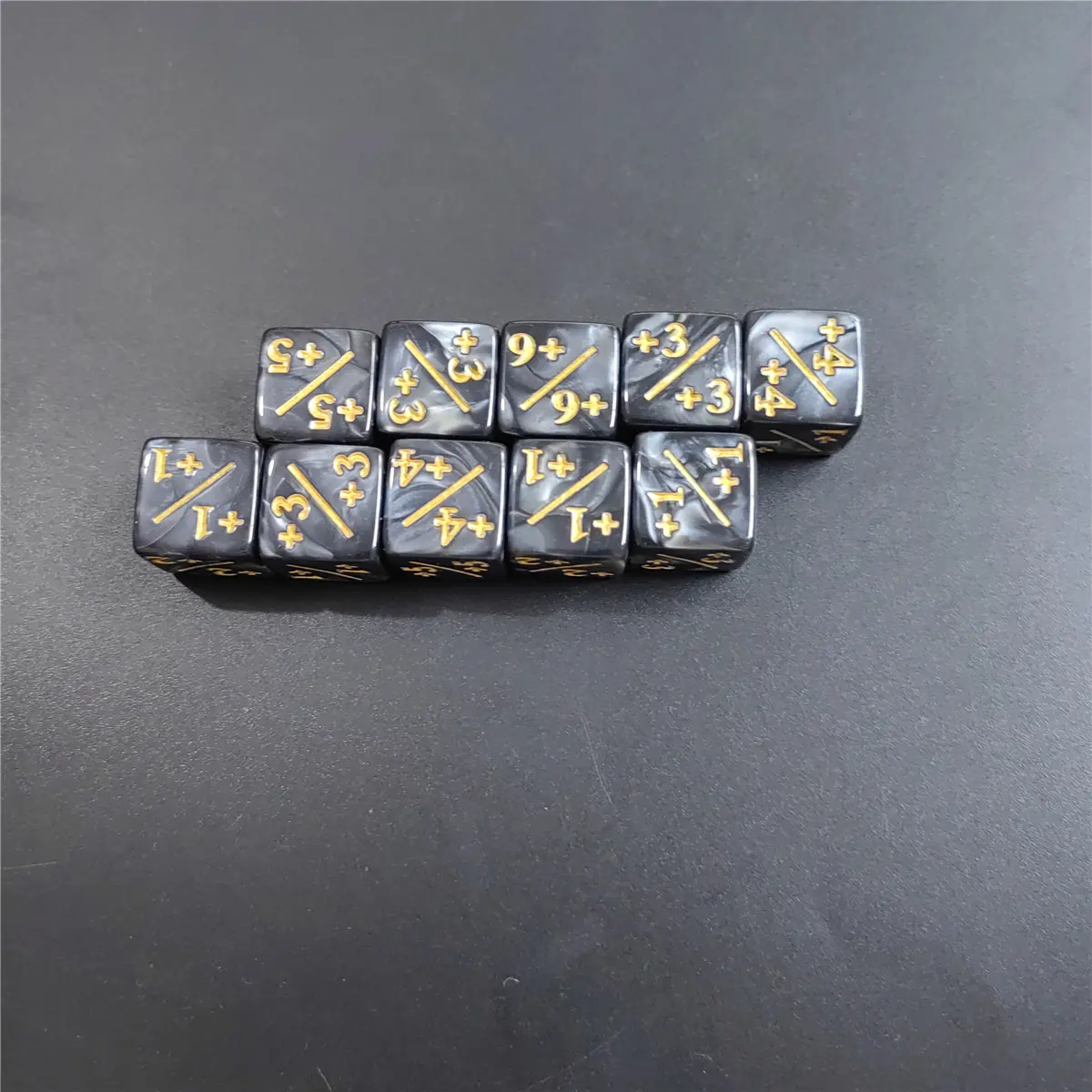 10 / Set 1.6cm/0.63IN Dice Counter Positive +1/+1& Negative -1/-1 Operation Color Son Math Dinner Table Game Fun Two-color Dice