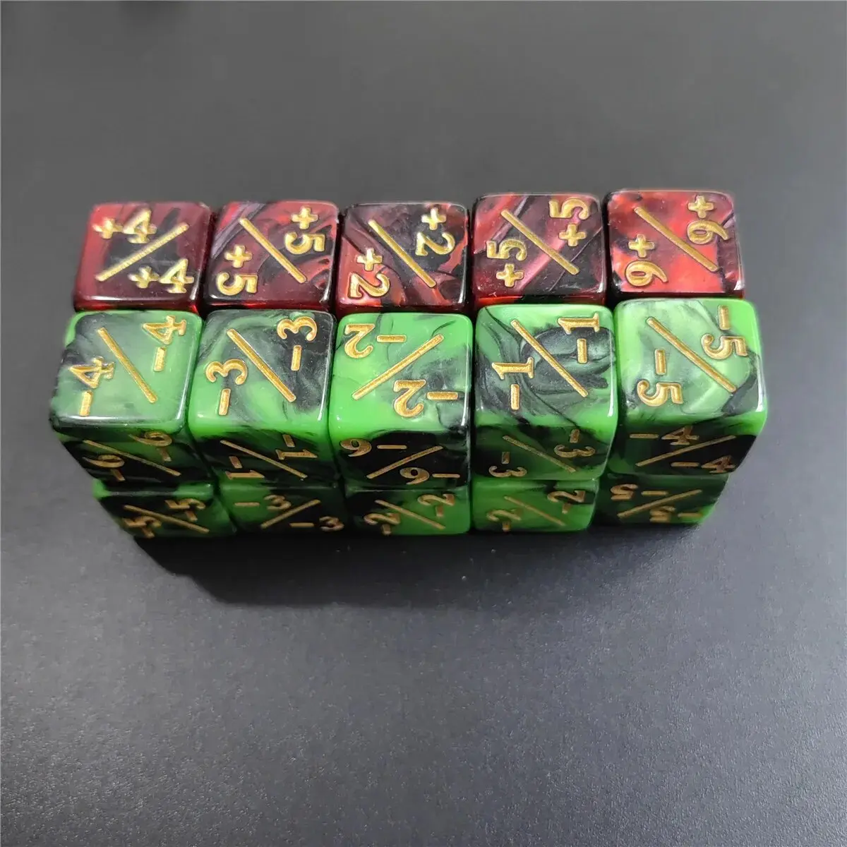 10pcs 1.6cm(0.63IN) Dice Counters Positive +1/+1& Negative -1/-1 Dice Red And Green Teaching Two-color Plus Or Minus Dice