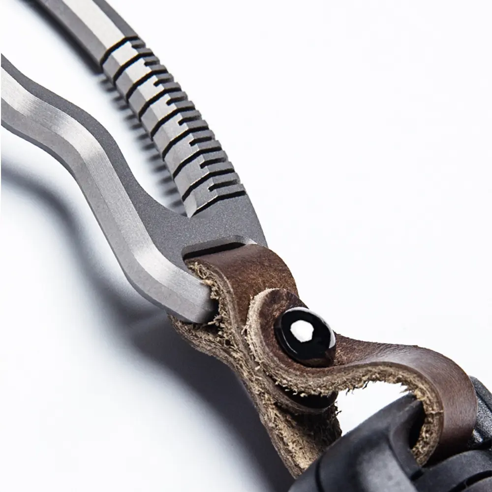 Titanium Alloy Buckle Leather Keychain Car Key Ring Multitool Portable Crowbar EDC Outdoor Tool Gift