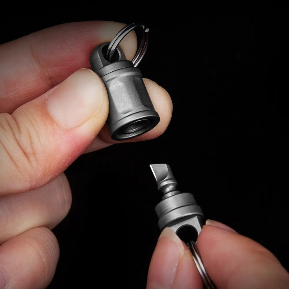 Titanium Alloy Rotate Buckle Mini Universal Swivel Keychain Outdoor Tool EDC