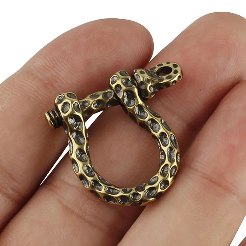 Hooves Buckle Brass Hook Vintage Key Ring Creative Hooves Shape Buckles Meteorite Crater Outdoor Tool