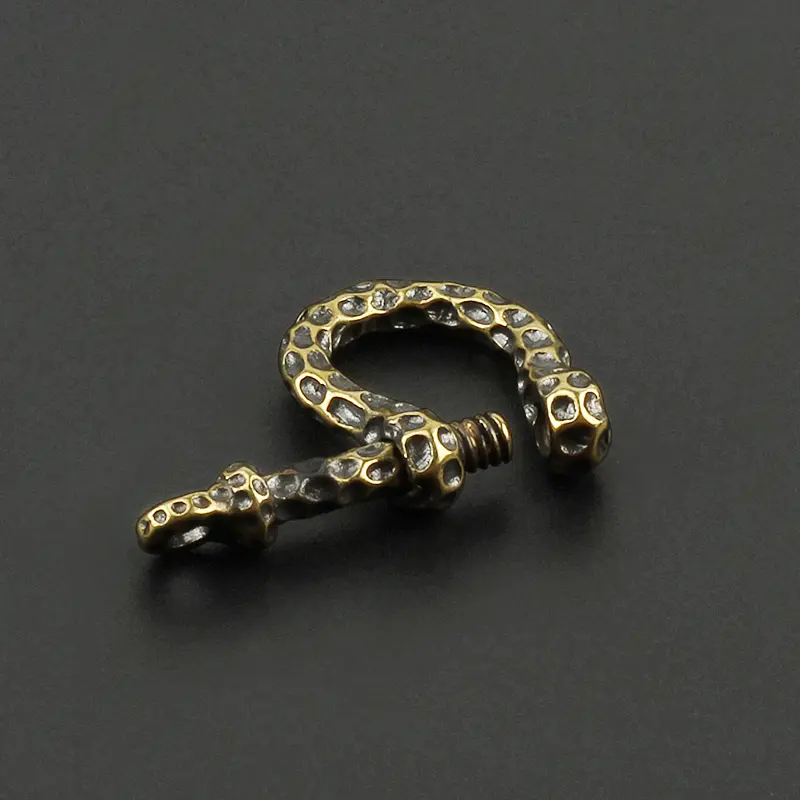 Hooves Buckle Brass Hook Vintage Key Ring Creative Hooves Shape Buckles Meteorite Crater Outdoor Tool