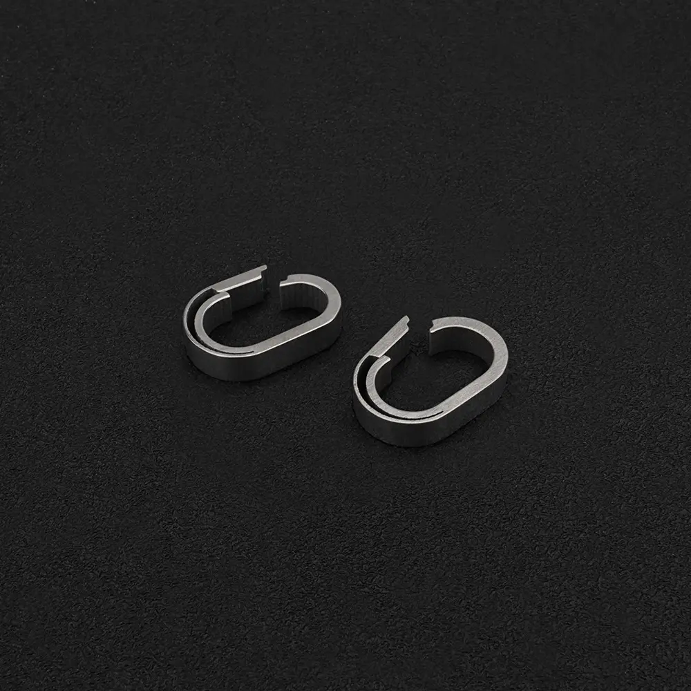2pcs Mini Titanium Alloy Keychain EDC Tool Buckle Multifunctional Outdoor Metal Keychain Ring