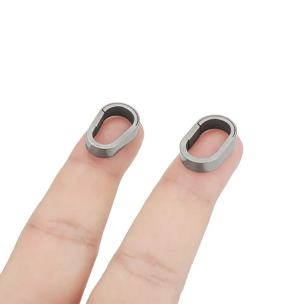 2pcs Mini Titanium Alloy Keychain EDC Tool Buckle Multifunctional Outdoor Metal Keychain Ring
