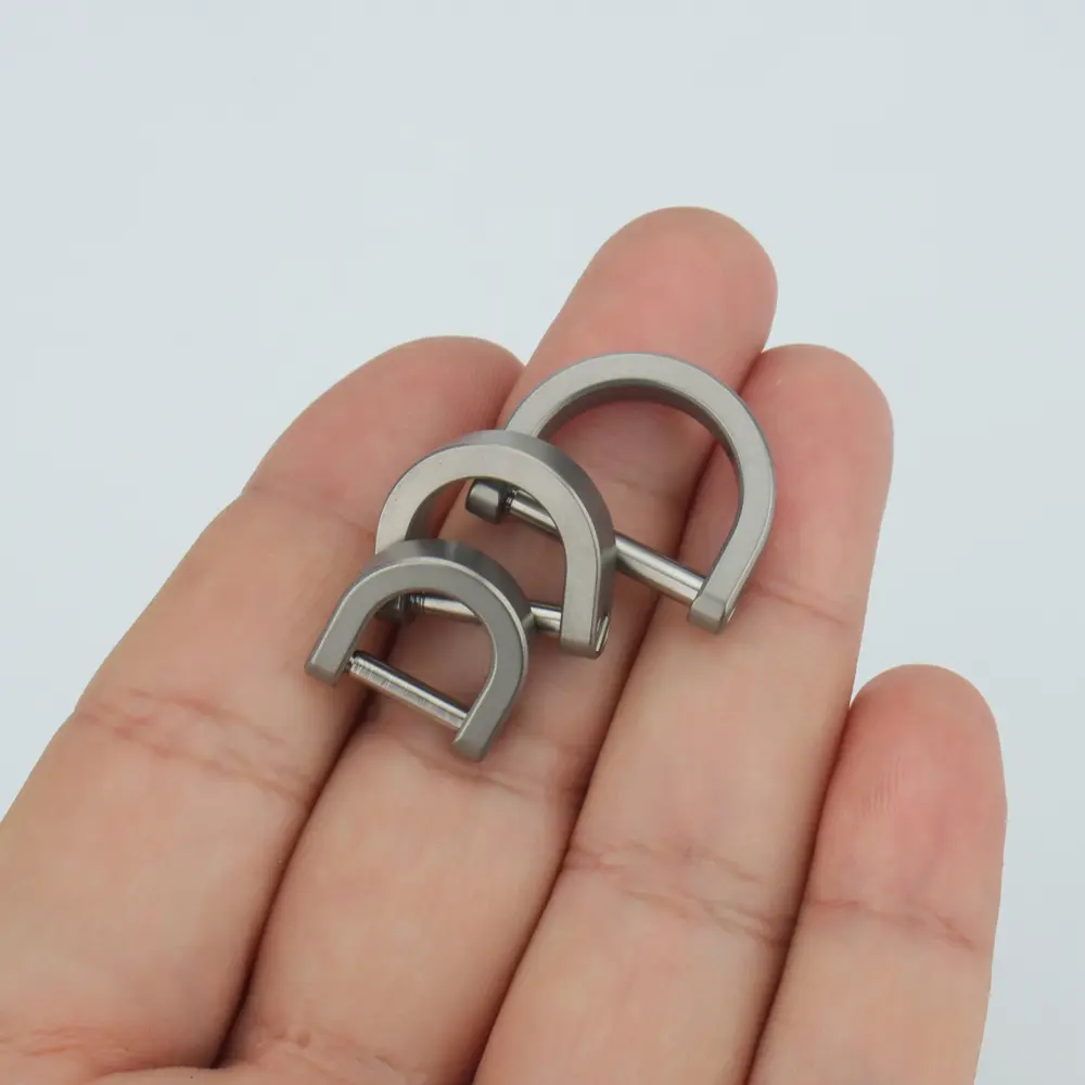 D Shape Horseshoe Titanium Alloy Multi-purpose Mini Locking EDC Outdoor Tool Keychain Connecting Accessories