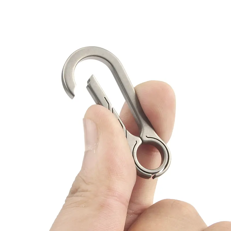 Titanium Buckles EDC Outdoor Tool Titanium Alloy Keychain Tiranium Buckle Key Ring Car Accessories