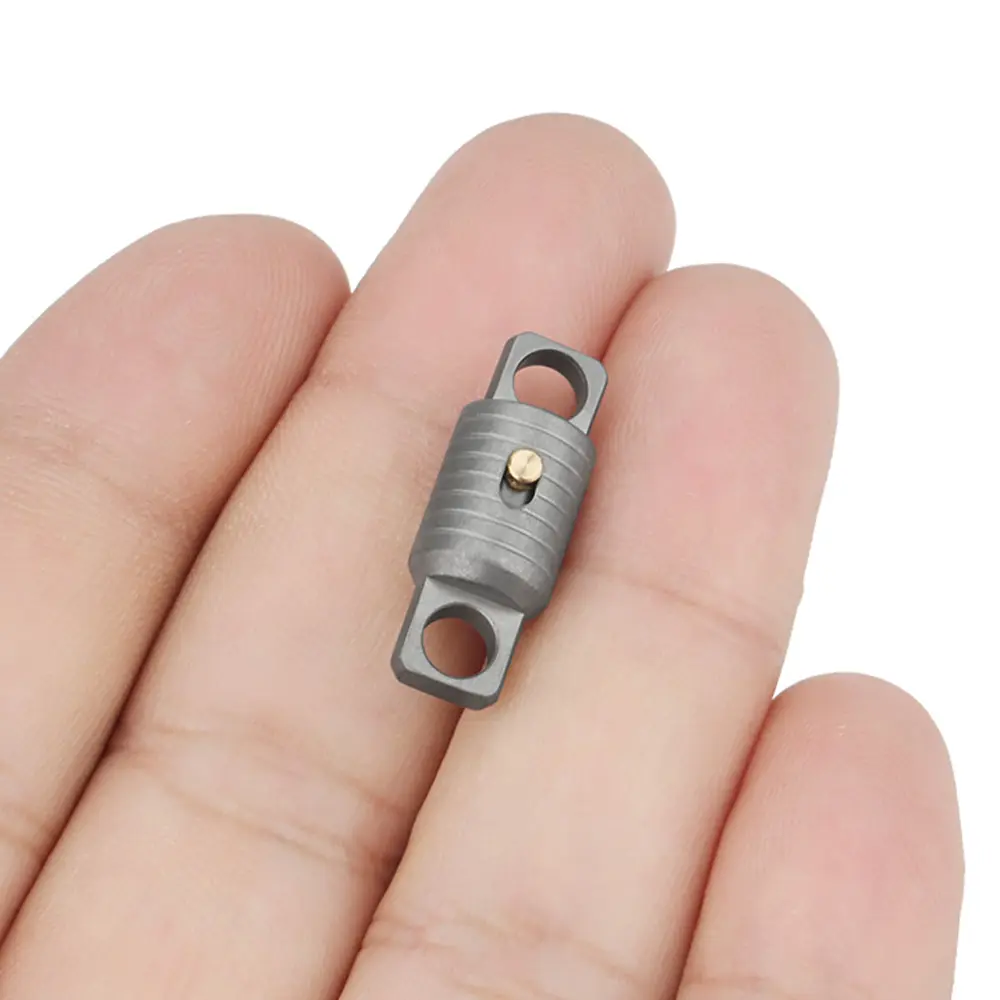 Universal Keychain With Locking Buckle Titanium Alloy Car Key Chain Buckle Outdoor EDC Tool