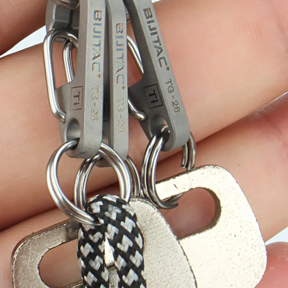 1 Set Mini Titanium Alloy Buckle Keychain Car Key Chain Outdoor Tool EDC