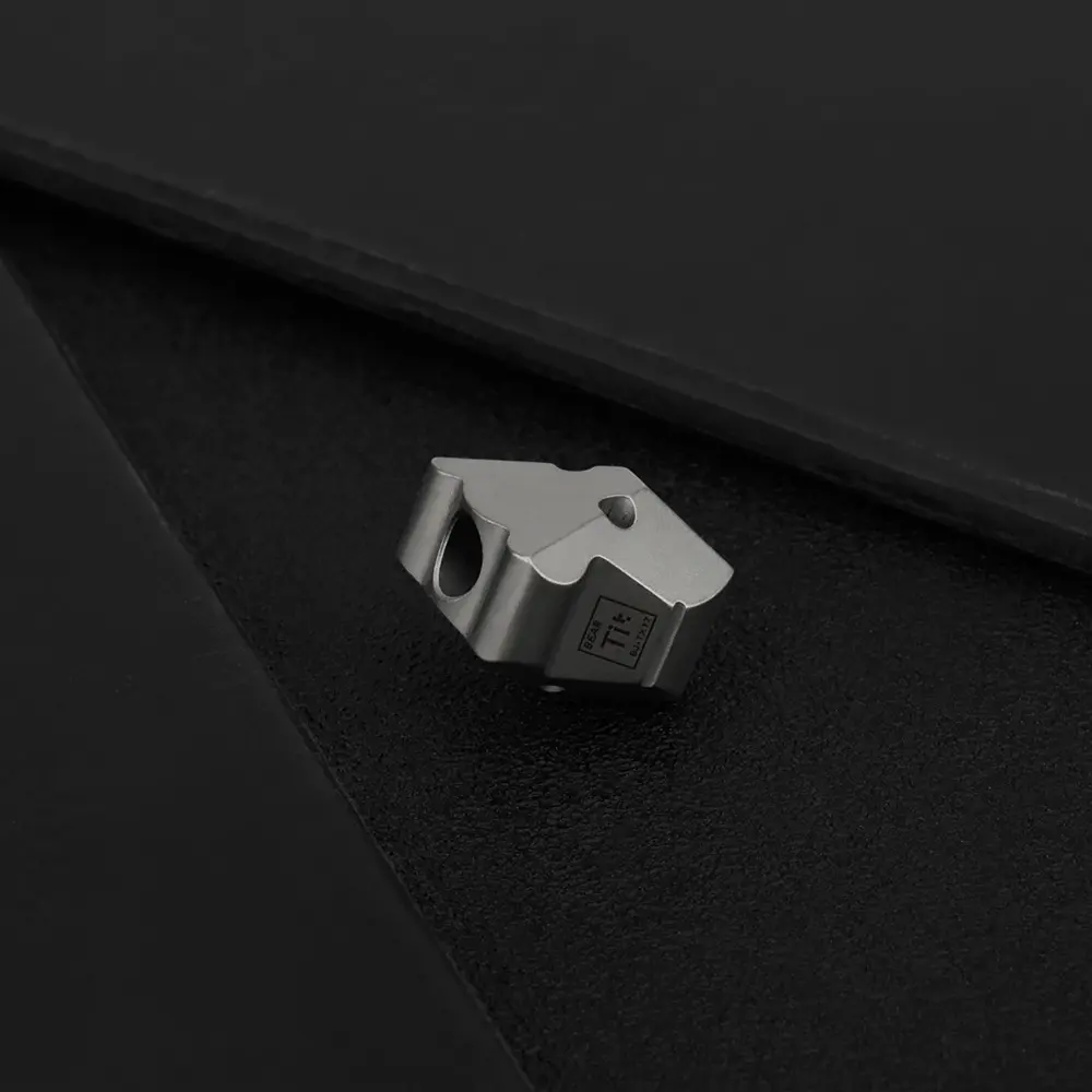 Titanium Alloy Bear Knife Bead DIY Creative Landing Paracord Beads Outdoor Camping Equipment Accessories