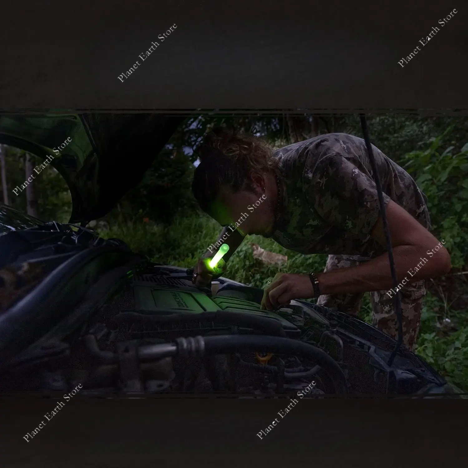 2025 20PCS 6Inch Survival Kit Military Glow Light Emergency Survival Glowing Stick SOS Gear for Camping Walking & Hiking Parties