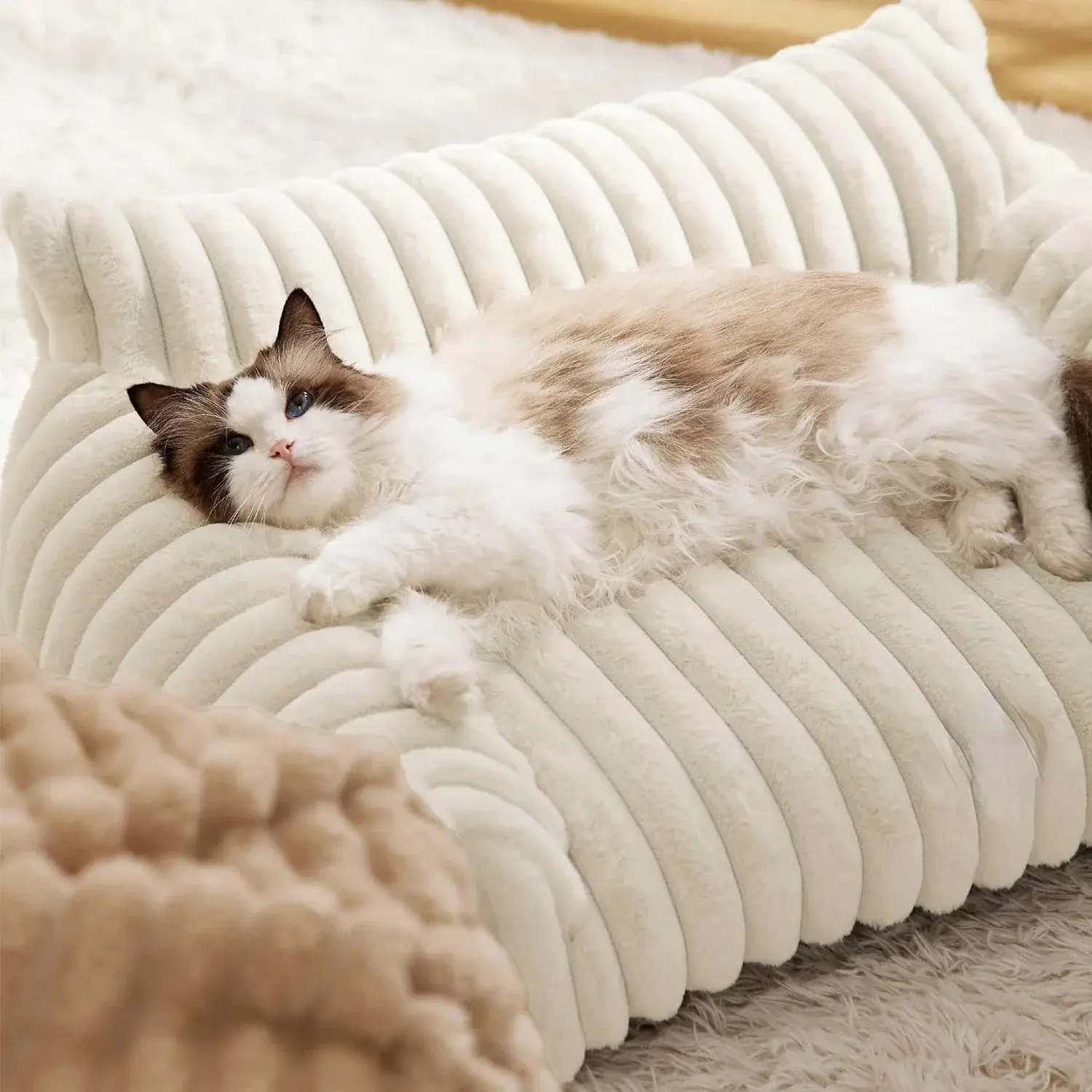 Luxury Cat Bed Sofa Winter Warm Cat Nest Pet Bed for Small Medium Dogs Cats Comfortable Plush Puppy Bed Pet Supplies Winter Sofa