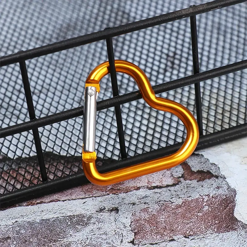 1PCS Heart-shaped Aluminum Carabiner Key Chain Clip Mini Snap Ring Key Chain Outdoor Water Bottle Hanging Buckle Hook Keyring