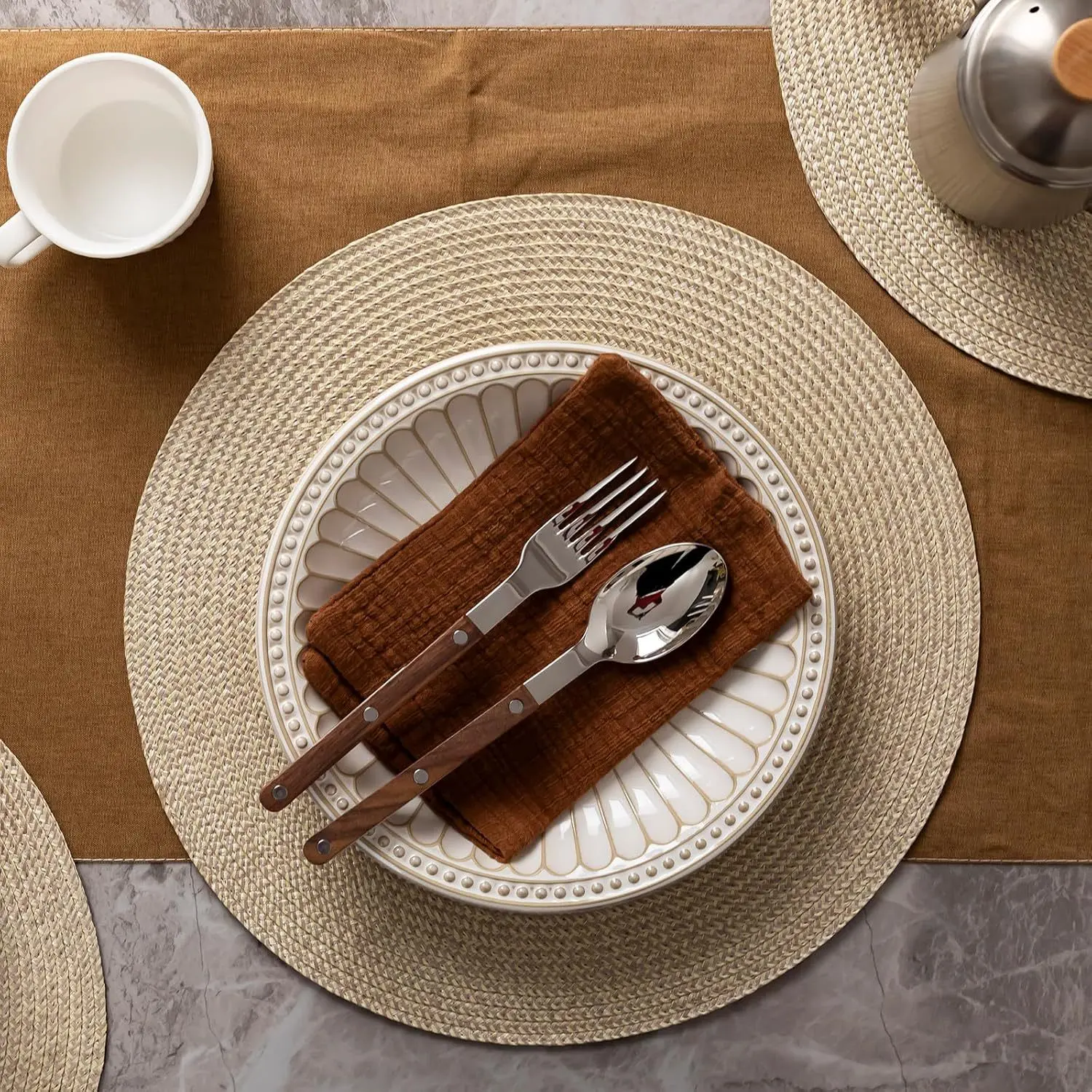 Round 38cm Home Placemat Insulation PP Dining Table Mat Biodegradable Woven Dining Mat for Kitchen Xmas Dining Table Party Decor