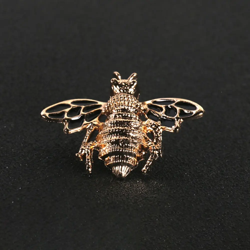 1pc Novelty Bee Lapel Pin Collar Pin Cute Animal Insect Brooch Pin for Women Men Shirt Suit Dress Fashion Accessories