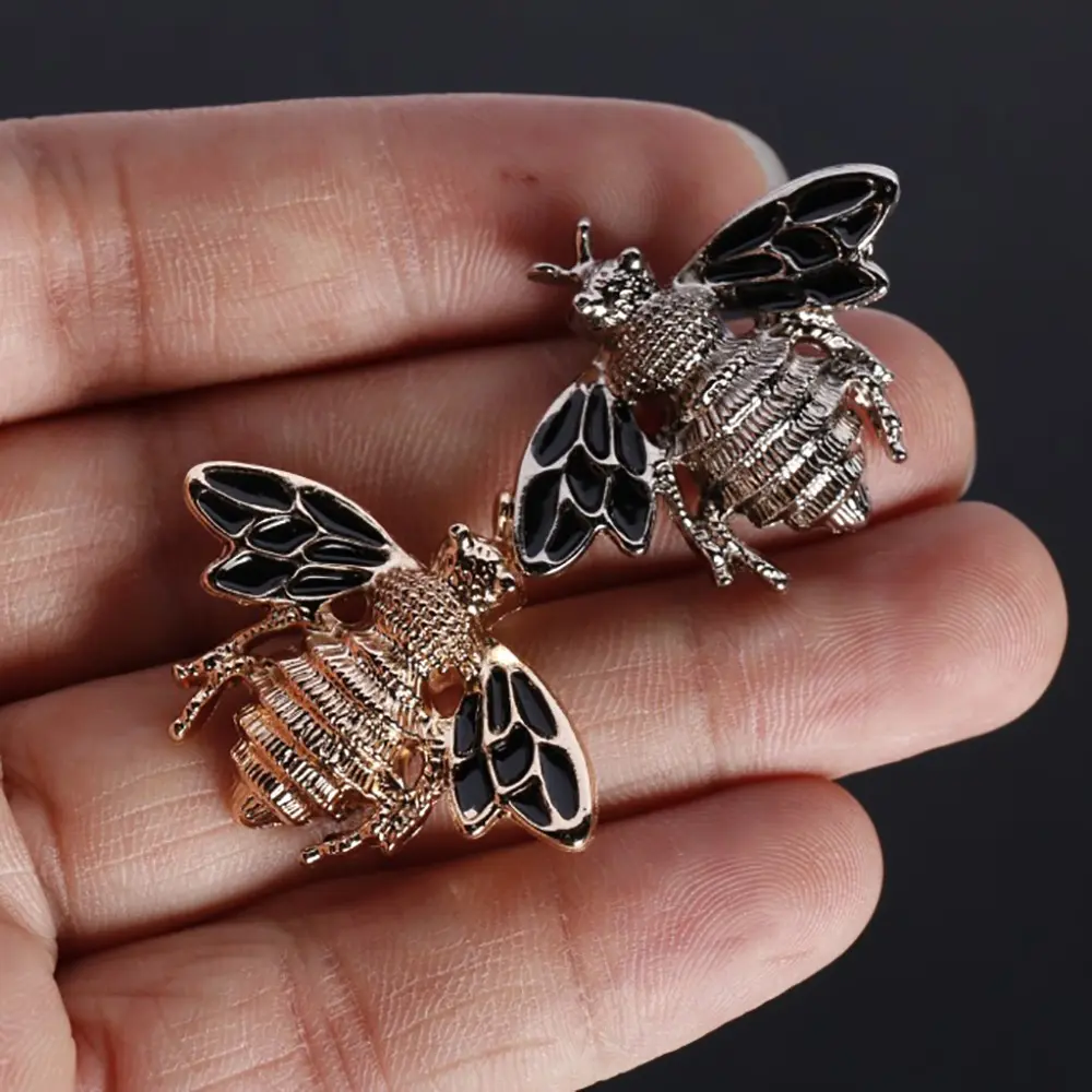 1pc Novelty Bee Lapel Pin Collar Pin Cute Animal Insect Brooch Pin for Women Men Shirt Suit Dress Fashion Accessories
