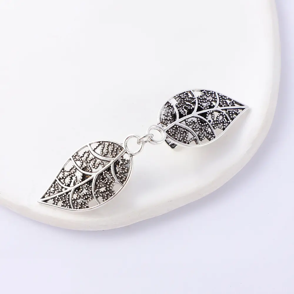Retro Hollow Floral Leaf Sweater Clips Cardigan Shawl Collar Brooch Clips Dress Shirts Back Cinch Clip for Girls Women Clothing