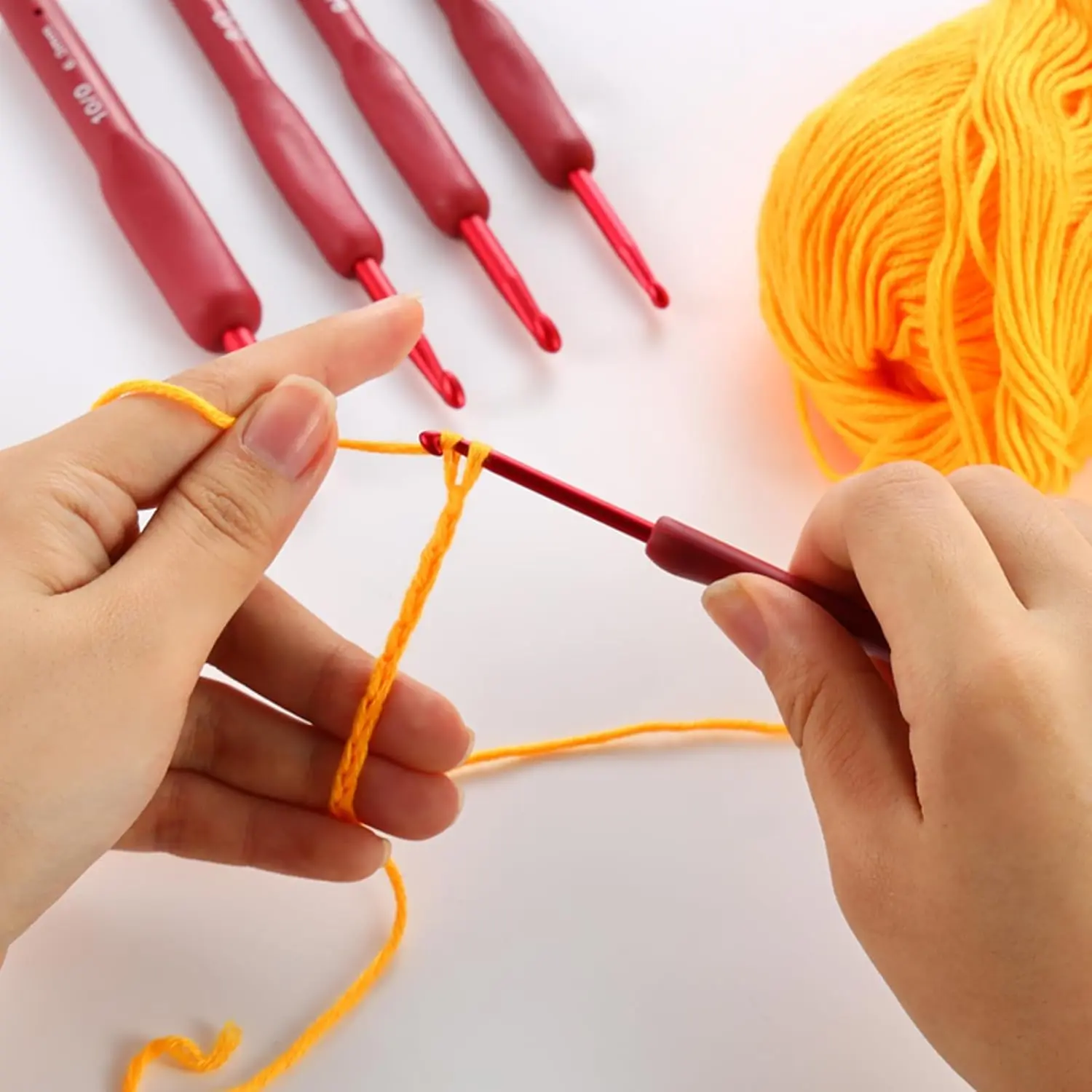 Crochet Hook Set Red 2-6mm Crochet Hook Ergonomically Designed for Arthritis Hands Storage Bag Suitable for Crochet Beginners