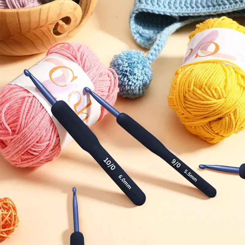 Crochet Hook Set Red 2-6mm Crochet Hook Ergonomically Designed for Arthritis Hands Storage Bag Suitable for Crochet Beginners