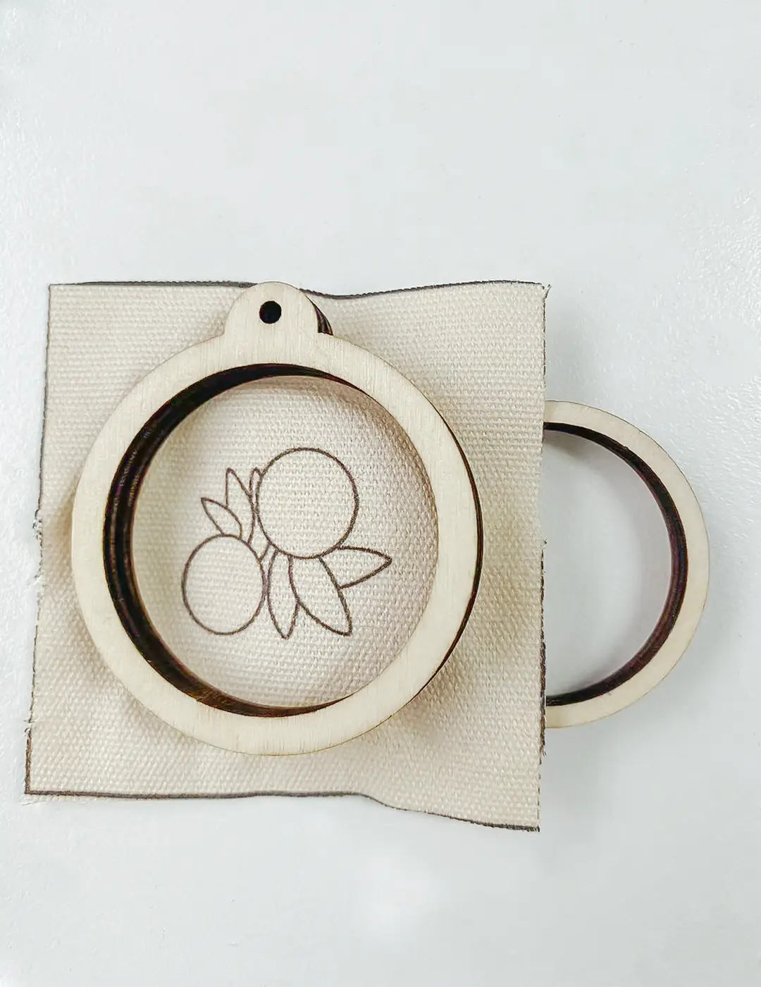 1set Wooden Mini Embroidery Keychain Material Package DIY Cross Stitch Frame Crafts Embroidery Circle Sewing Kit