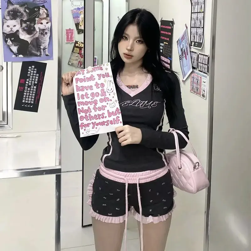 American Spice Girl Sports Style Powder-ash Splicing V-neck Long Sleeve Slim T-shirt Women Fall Waist Trim Shorts Two-piece Set