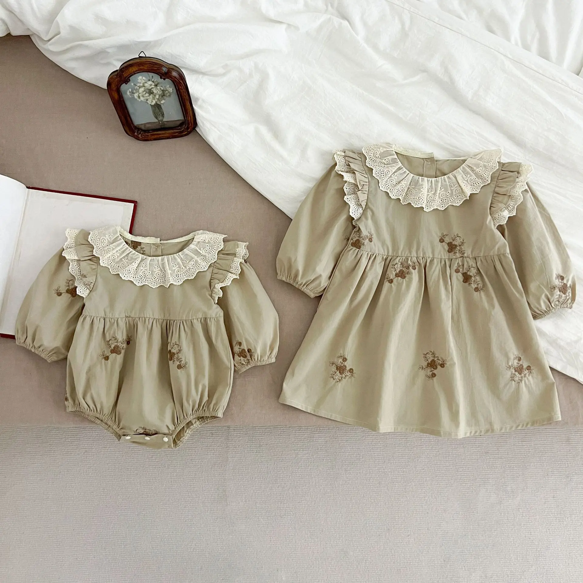 2024 Sister Clothes Baby Girl Dress Bodysuit Autumn Sister Dress Doll Collar Lace Embroidered One Piece Clothes Ruffled Dress