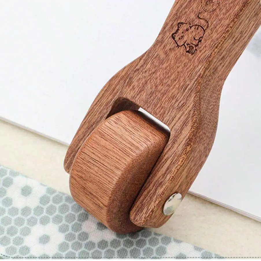 1Pc Wooden Pressing Wheel Sewing Tools Seam Roller Pressing Wheel Seam Roller for Sewing Tailoring Ironing Patchwork Quilting ﻿