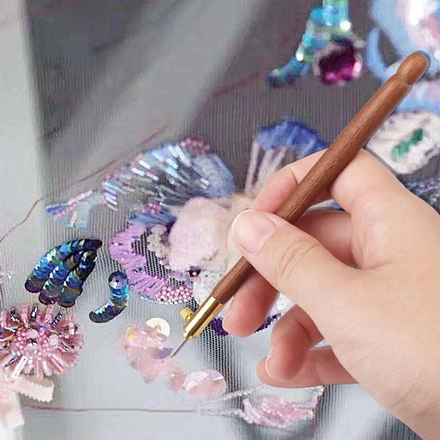 Embroidery Crochet Hooks with 3 Needles Wooden Handle Hook Latch Beaded Needle for Embroidery Sequin Beading Knitting DIY Sewing