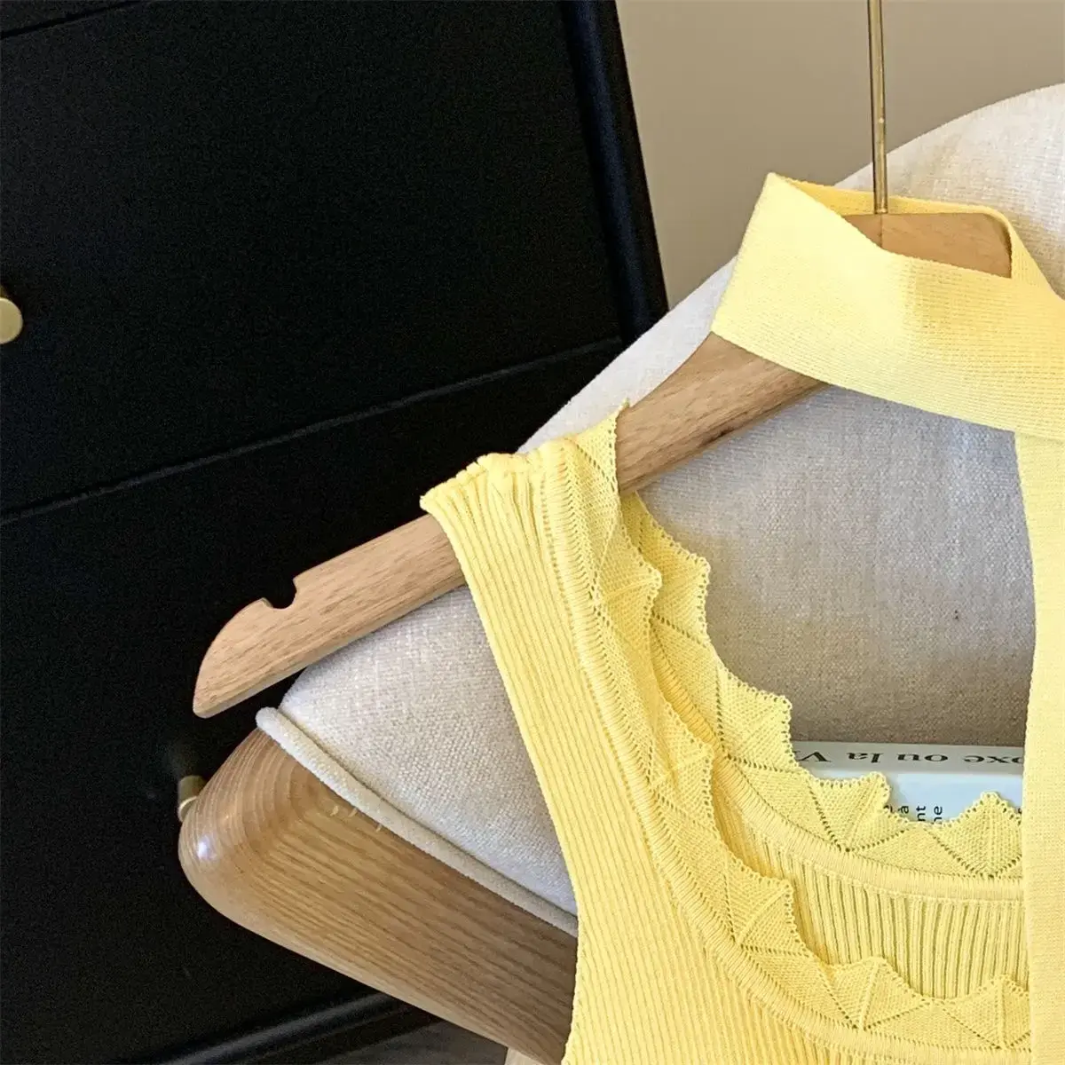 Yellow Fungus Edge Three-dimensional Small Flower Knitted Small Vest Women's Summer New Sweet Hot Girl Streamer Thin Cropped Top