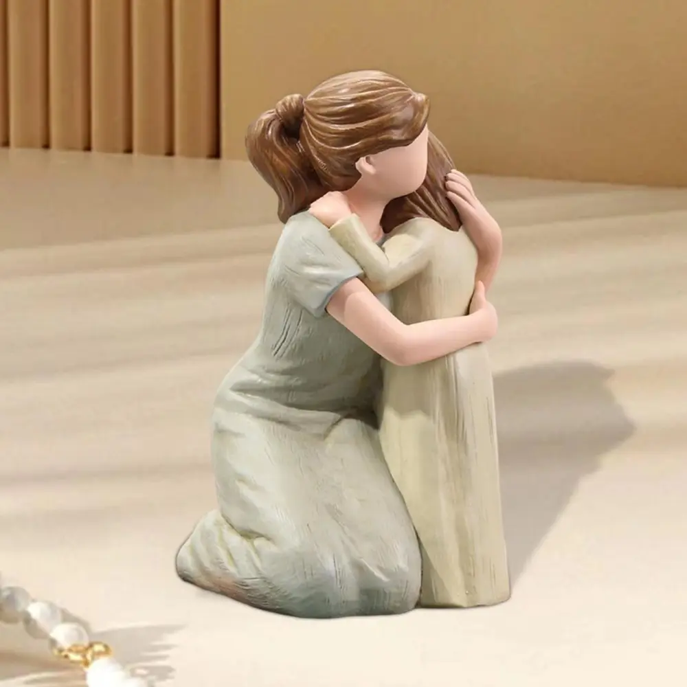 Simple Hand-Painte Mother And Daughter Hugging Figurine Elegant Modern Family Sculpture Resin Family Ornament Table