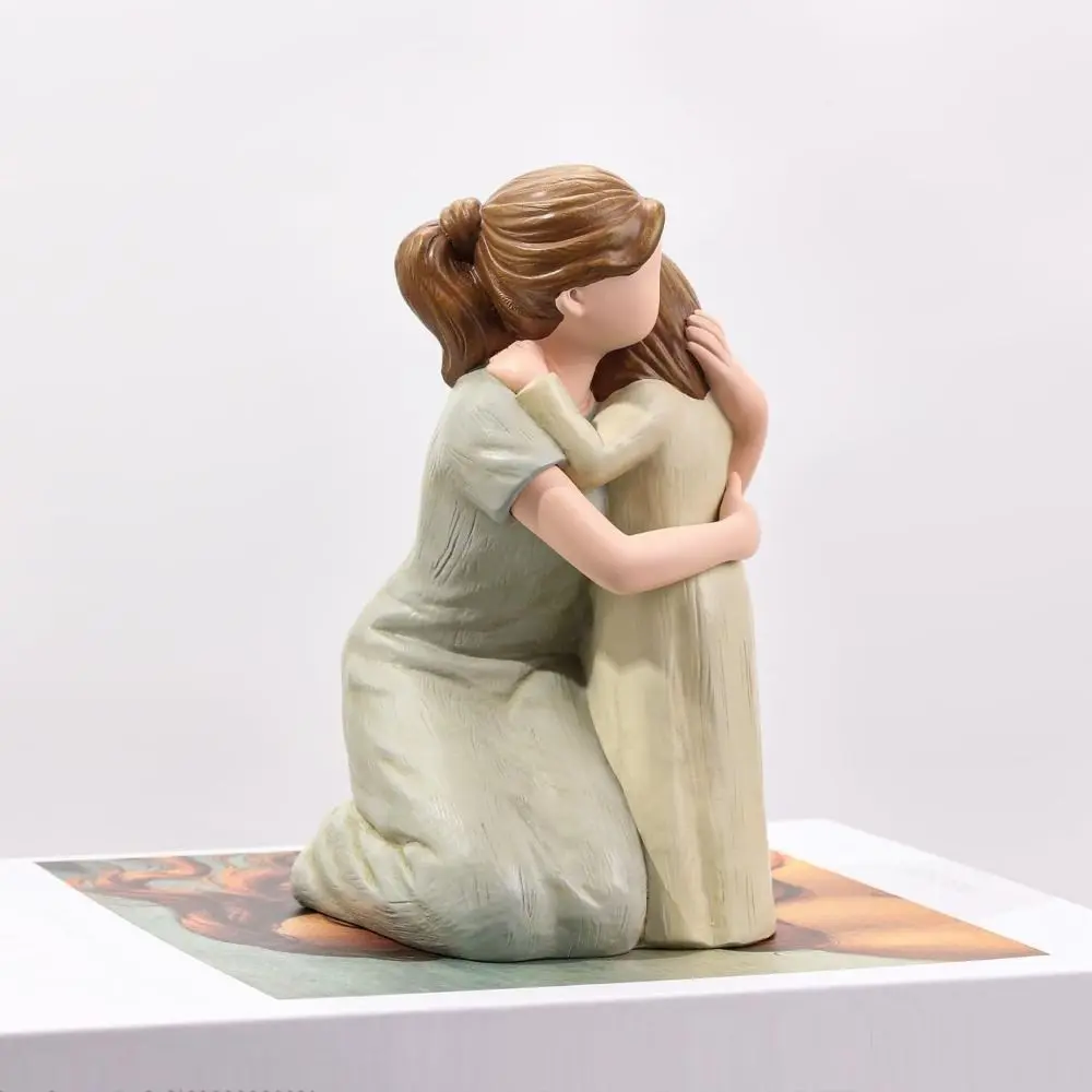 Simple Hand-Painte Mother And Daughter Hugging Figurine Elegant Modern Family Sculpture Resin Family Ornament Table