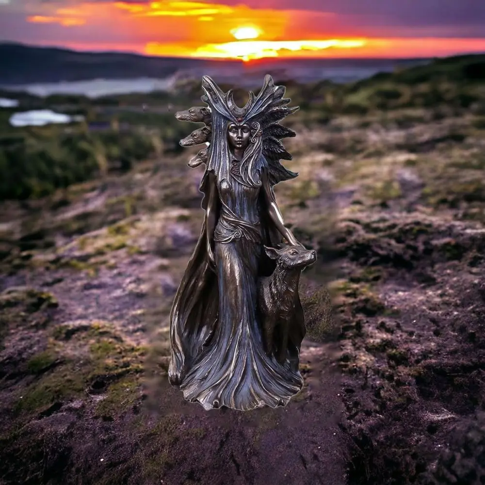 Delicate Modern Art Greek Goddess Statue Unique 3D Witch Hound Sculpture Mysterious Resin Ornaments Home