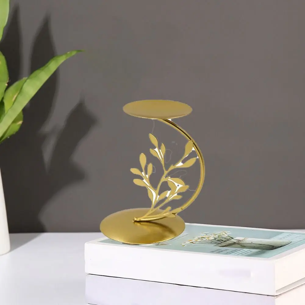 Romantic Rust-proof Leaves Candlestick Stand Small Exquisite Gold Candle Holder Modern Desktop Candlestick ornaments Table