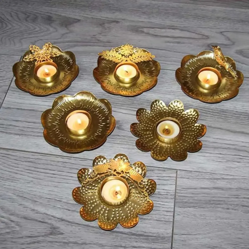 Retro 3D Floral Candle Stand Exquisite Unique Gold Candle Holder With Pattern Iron Candle Holder Living Room