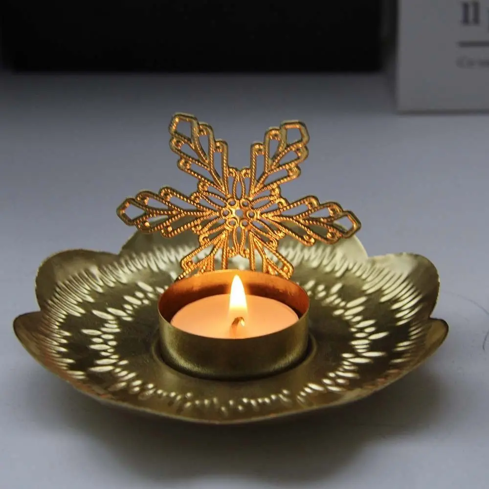 Retro 3D Floral Candle Stand Exquisite Unique Gold Candle Holder With Pattern Iron Candle Holder Living Room