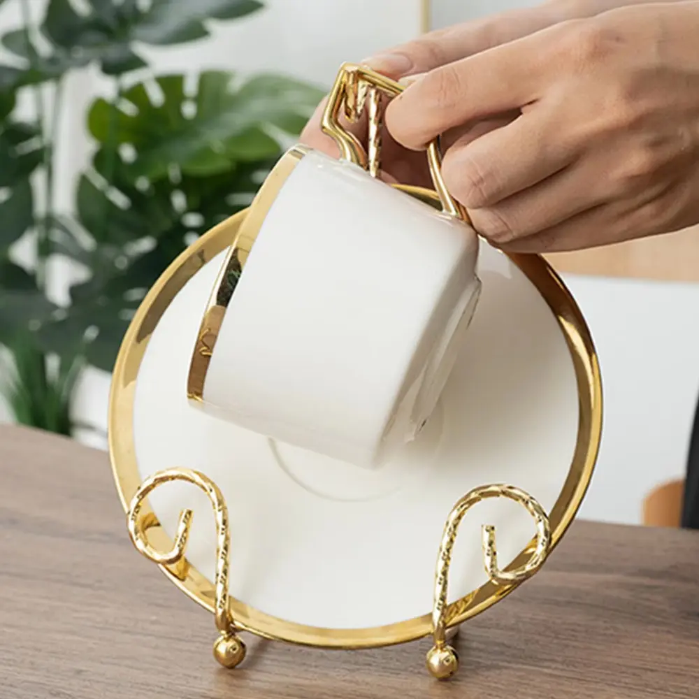 Creative Gold Metal Display Rack Eye Catching Light Luxury Mug Rack Modern Tea Cup Tray Home Decor