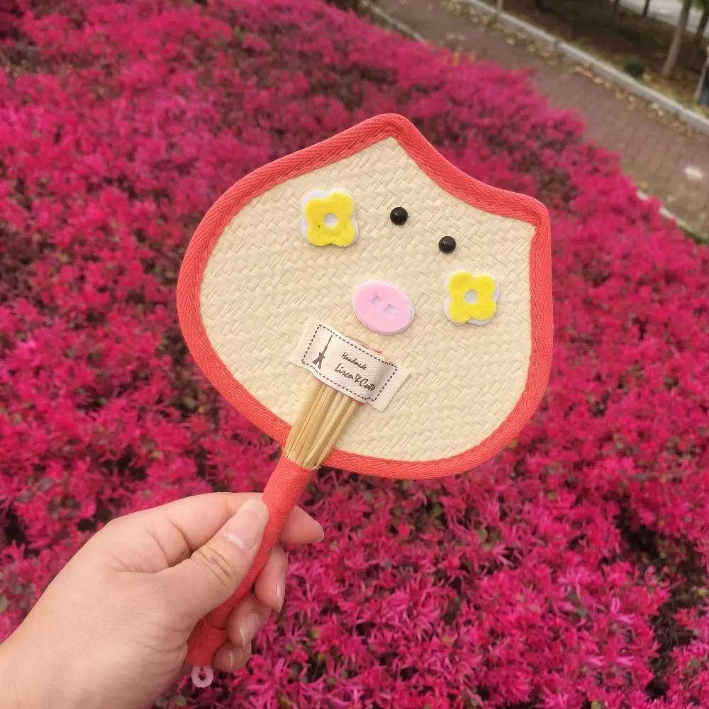 Cartoon Bear Handheld Fan Handmade Decorative Straw Woven Fans Cat/Bear/Pig Shape Multi-purpose Hand Cranked Fan Girl