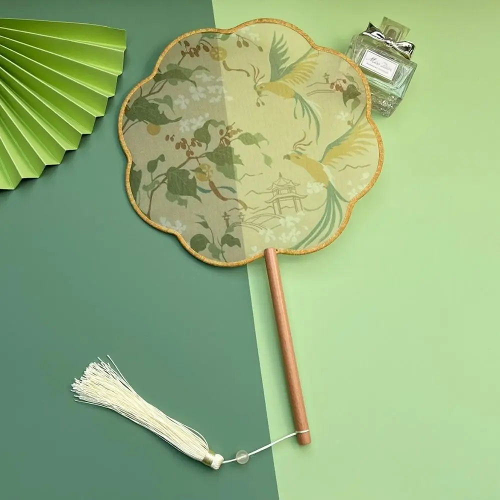Chinese Style Chinese Embroidery Fan with Tassels Handheld Silk Fan Translucent Lycoris Pattern Tuan Fan Chinese Wedding