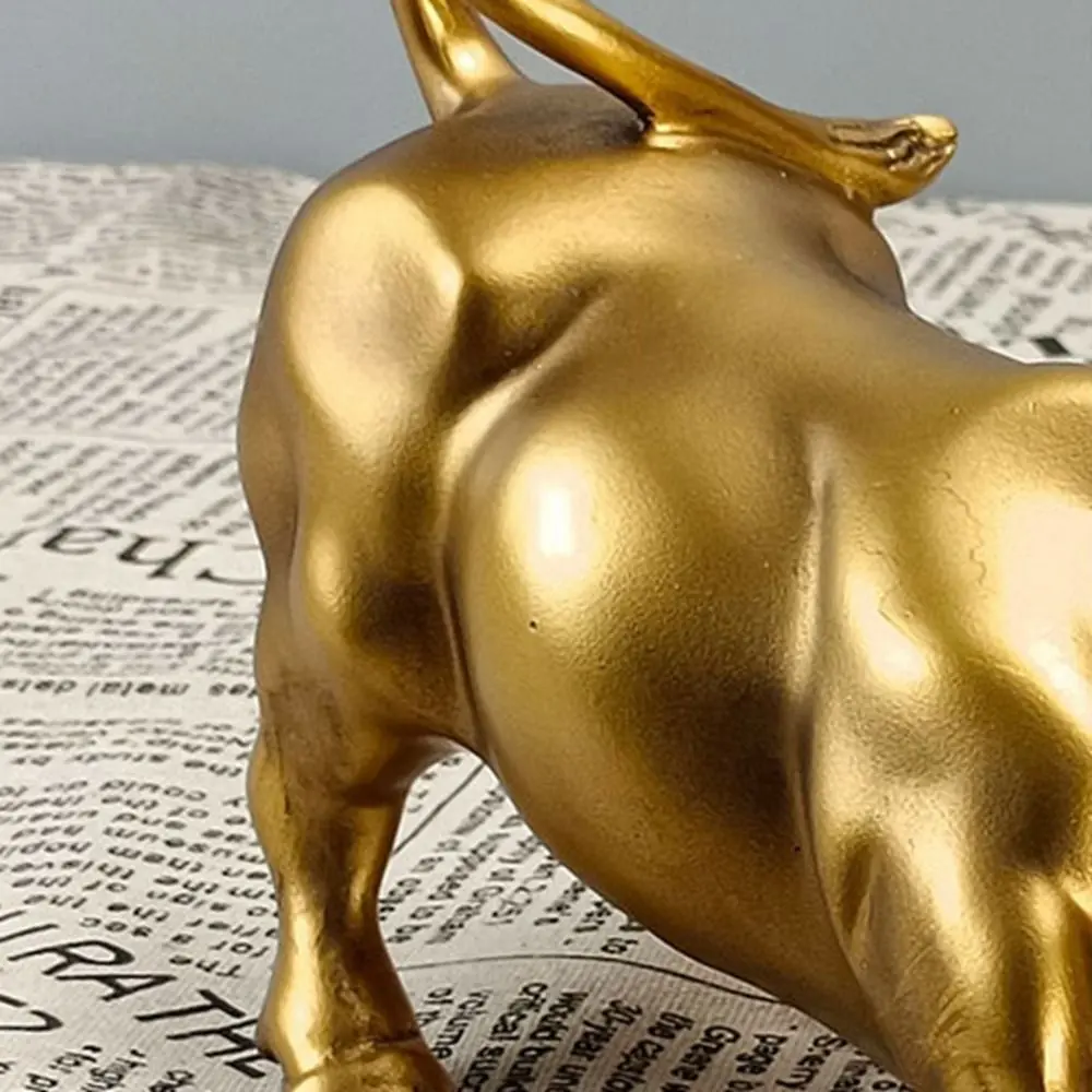 Feng Shui Wall Street Bull Statue Fortune Light Luxury Golden OX Resin Figurine Handmade Stock Market Mascot Sculpture Garden