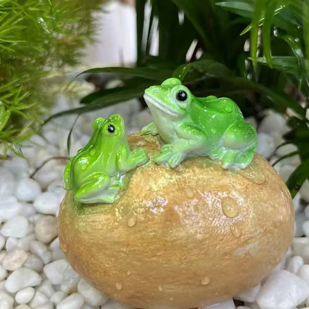 Cartoon Frogs Miniature Figurines Green Resin Crafts Small Frog Ornament Cute Handicraft Animal Statue Outdoor Garden Courtyard