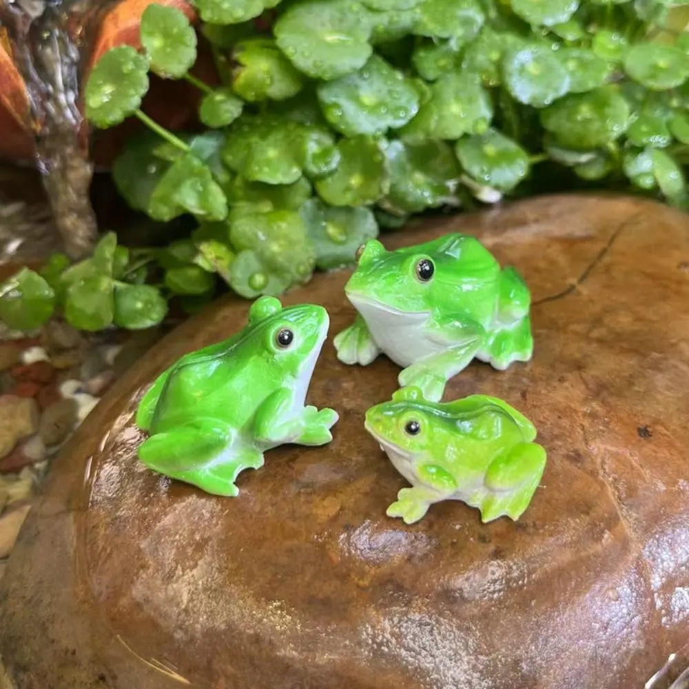 Cartoon Frogs Miniature Figurines Green Resin Crafts Small Frog Ornament Cute Handicraft Animal Statue Outdoor Garden Courtyard